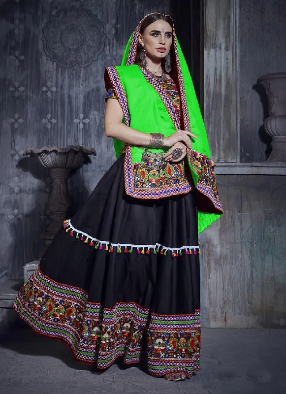 Designer Chaniya Choli For Navratri With Green Dupatta Open-back unclassified dresses